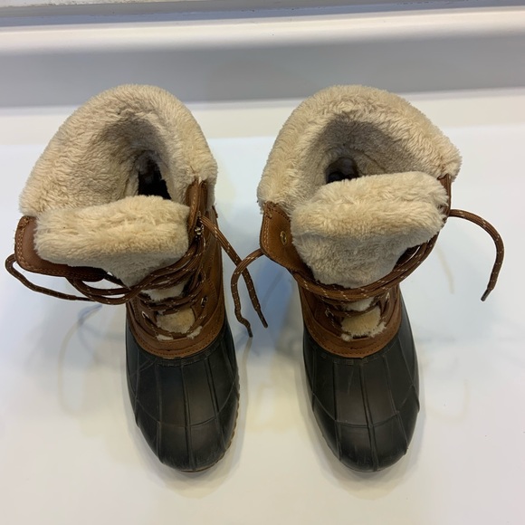 Tommy Hilfiger Rain Duck boot size Medium. Boot good for rain or snow - Picture 6 of 12
